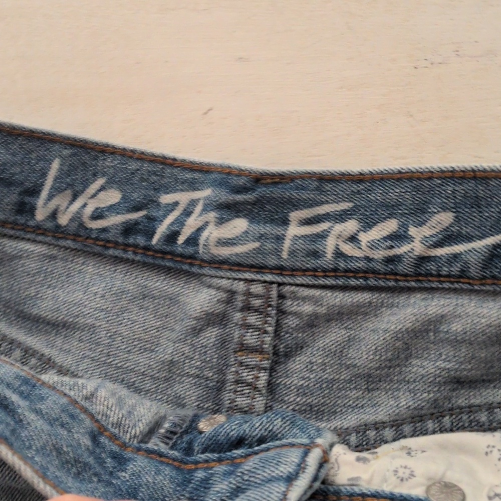 We The Free Denim Distressed Women's Jean Shorts Size 27, Button Fly, Light Wash - Picture 5 of 6